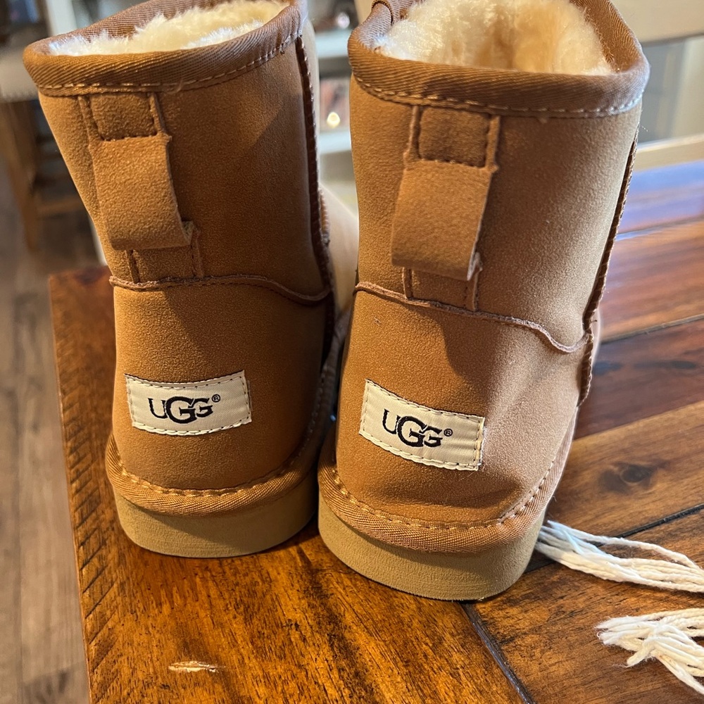 Ugg classic mini boot. Chestnut size 10. Brand new never worn